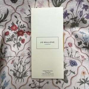 Jo Malone London Fragrance Sampler Set in Cream